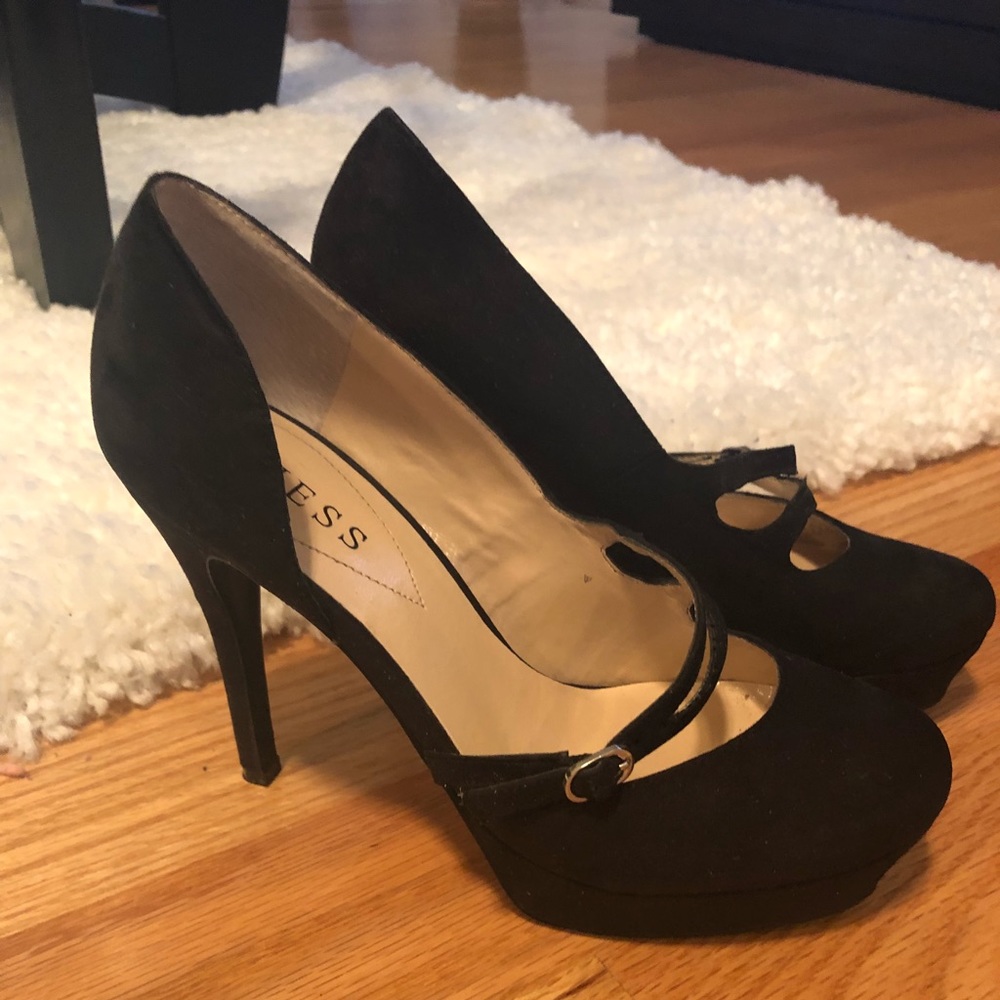 Guess pumps